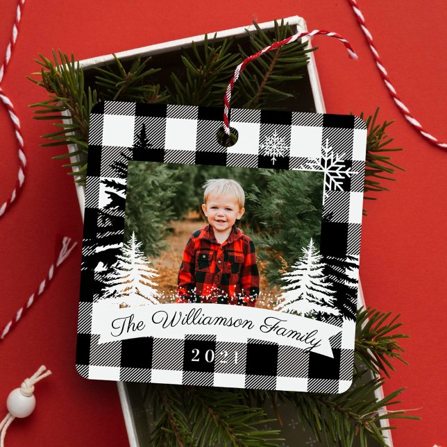 Adorno Metálico Black Buffalo Plaid Rustic Pine Trees Family Photo (Black Buffalo Plaid Rustic Pine Trees Family Photo Metal Ornament)