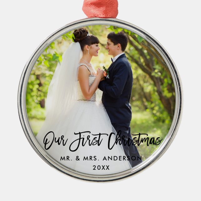 Adorno Metálico Boda de escritura de pincel moderno nuestra primer (Frente)