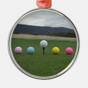 Adorno Metálico bolas de golf de colores vivos en una montaña