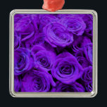 Adorno Metálico Bonito de rosas violeta romántico<br><div class="desc">ramo romántico violeta morado de rosas</div>