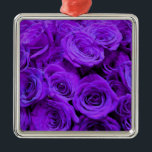 Adorno Metálico Bonito de rosas violeta romántico<br><div class="desc">ramo romántico violeta morado de rosas</div>