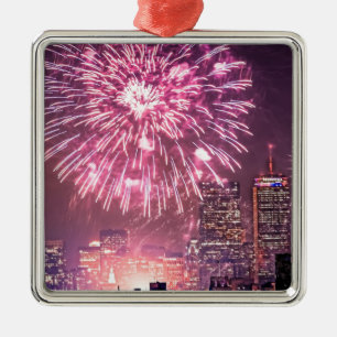 Adorno Metálico ¡Boston hace estallar los fuegos artificiales