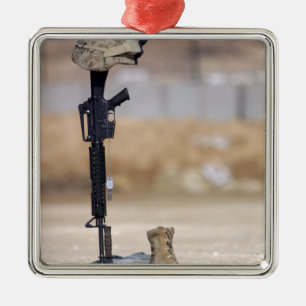 Adorno Metálico Botas, rifle, placas de identificación, y casco