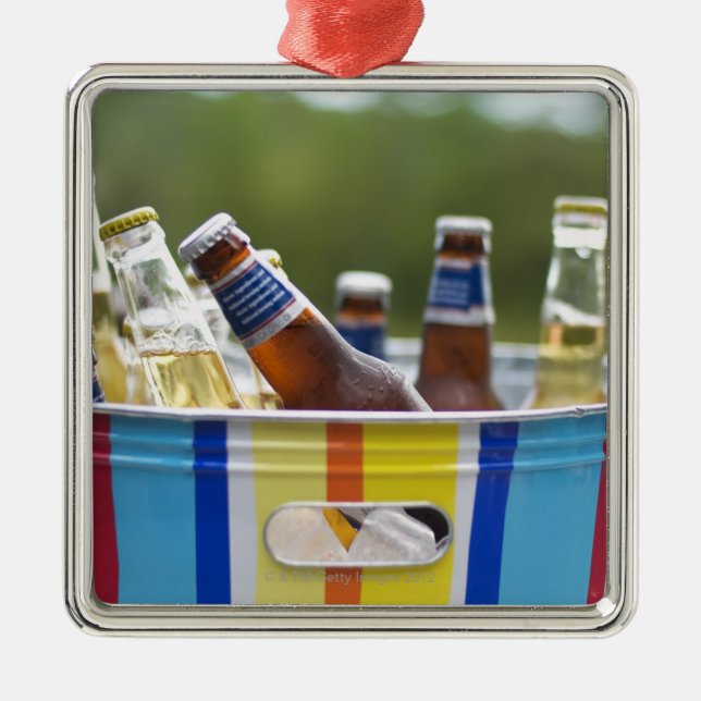 Adorno Metálico Botellas de cerveza en cubo de hielo (Frente)