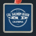 Adorno Metálico Cal Salmon River California Kayaking<br><div class="desc">El río Salmón de California es una de las mejores y más difíciles pistas de balseo en aguas blancas de primavera. Viajeros experimentados viajan con impaciencia a la esquina norte del estado por el espectacular paisaje de agua blanca y selva tropical templada de este río.</div>