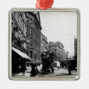 Adorno Metálico Calle de la reina Victoria, Londres, c.1891