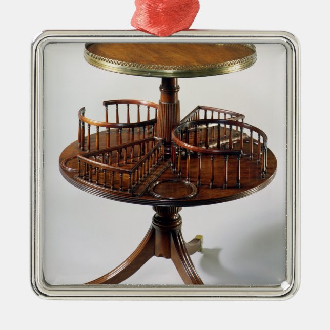 Adorno Metálico Camarero mudo de dos niveles de Sheraton (Frente)