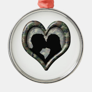 Adorno Metálico Camo Kissing Couple Heart