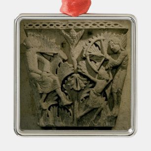 Adorno Metálico Capital que representa a un hombre que tira una