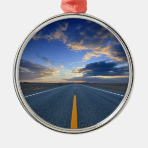 Adorno Metálico Carretera en el día de la salida del sol