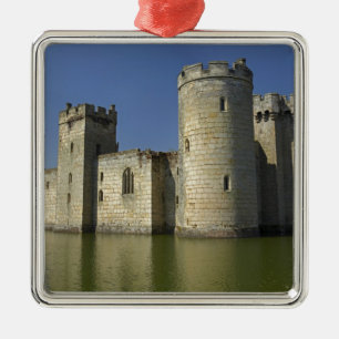 Adorno Metálico Castillo de Bodiam (1385), reflejado en foso, Este