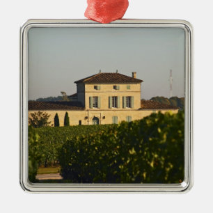 Adorno Metálico Chateau Lafleur Petrus y viñedo, en Pomerol,