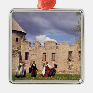 Adorno Metálico chicas letones con traje tradicional, cantando