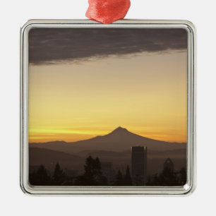 Adorno Metálico Cielo del amanecer sobre Portland y Mt. Hood, Oreg