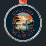 Adorno Metálico Círculo angustiado retro de Singapur<br><div class="desc">Diseño de viajes vectoriales retro de Singapur. Marina Bay es un área de lujo de rascacielos,  hoteles elegantes y centros comerciales de lujo. Es conocida por la imponente rueda de la ferry de volante de Singapur y los floridos conservatorios y coloridos superárboles de los jardines de la bahía.</div>