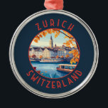 Adorno Metálico Círculo angustiado retro de Zúrich Suiza<br><div class="desc">Diseño de viaje vectorial retro de Zurich. Las pintorescas callejuelas del centro de Altstadt (casco antiguo),  a ambos lados del río Limmat,  reflejan su historia pre-medieval.</div>