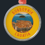 Adorno Metálico Círculo de angustia retro de Dubrovnik Croacia<br><div class="desc">Diseño de viaje vectorial retro de Dubrovnik. Es conocido por su peculiar casco antiguo,  rodeado de muros de piedra masivos completados en el siglo XVI.</div>