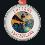 Adorno Metálico Círculo de angustia retro de Suiza de Lucerna<br><div class="desc">Diseño de viaje vectorial retro de Lucerna. Lucerne,  una ciudad compacta de Suiza conocida por su conservada arquitectura medieval,  se encuentra en medio de montañas cubiertas de nieve en el lago Lucerne.</div>