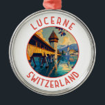 Adorno Metálico Círculo de angustia retro de Suiza de Lucerna<br><div class="desc">Diseño de viaje vectorial retro de Lucerna. Lucerne,  una ciudad compacta de Suiza conocida por su conservada arquitectura medieval,  se encuentra en medio de montañas cubiertas de nieve en el lago Lucerne.</div>