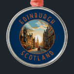 Adorno Metálico Círculo En Problemas Retro De Edimburgo<br><div class="desc">Diseño de viaje vectorial retro de Edimburgo. Edimburgo es la compacta y montañosa capital de Escocia. Cuenta con un casco antiguo medieval y un elegante pueblo georgiano con jardines y edificios neoclásicos.</div>