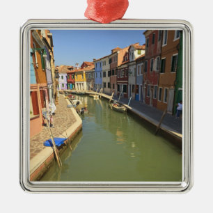 Adorno Metálico Cisnes en canal, isla de Burano, Venecia, Italia