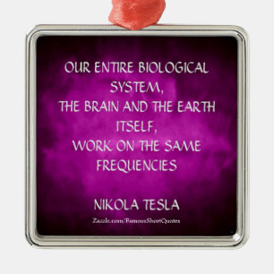 Adorno Metálico Cita de Nikola Tesla - Misma Frecuencia