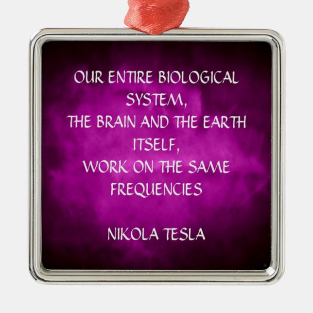 Adorno Metálico Cita Tesla En Púrpura (Frente)