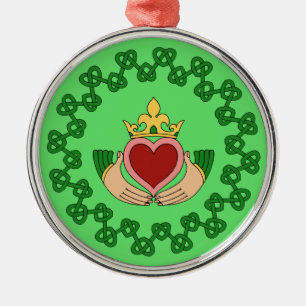 Adorno Metálico Claddagh y Green Knotwork