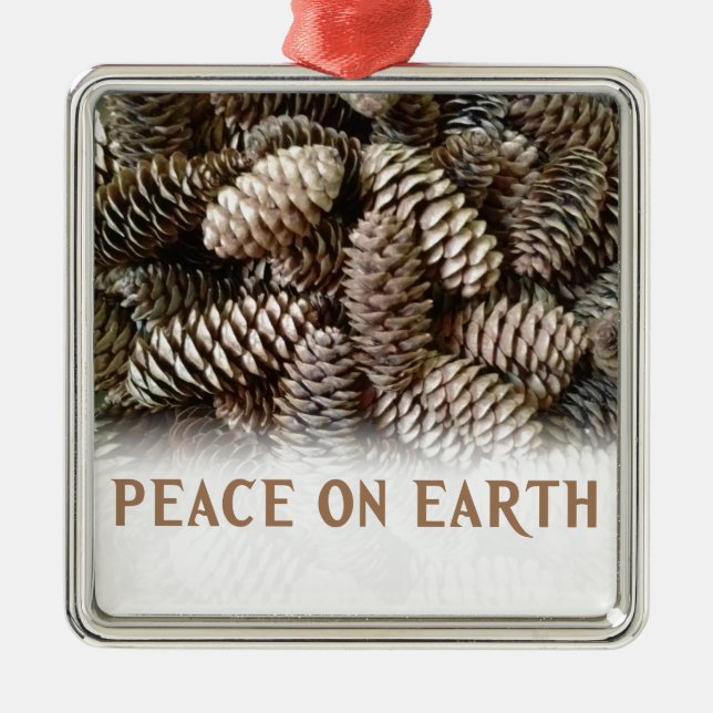 Adorno Metálico Clásico Holiday Pine Cone Peace On Earth (Frente)