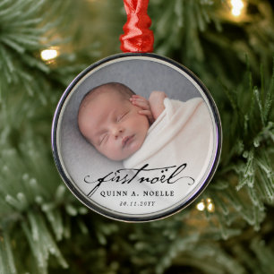 Adorno Metálico Clásico Vintage Black Script Baby First Noel Photo
