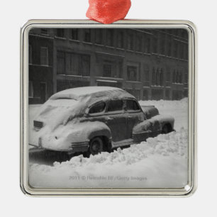 Adorno Metálico Coche capsulado nieve en la calle B&W