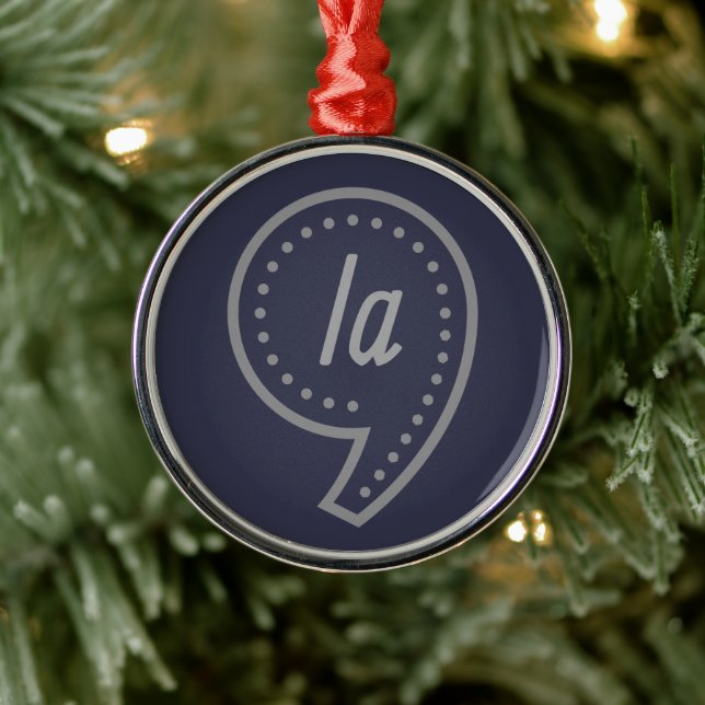 Adorno Metálico Comma la Kamala Harris (Árbol)