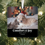 Adorno Metálico Confort y alegría de los Navidades modernos<br><div class="desc">Presentamos nuestro "Comfort & Joy" Black Photo y Name Modern Navidades Ornament Metalizado, un elegante y personalizado complemento a su decoración de vacaciones. Este metalizado ornamento de excelente factura presenta un diseño contemporáneo con un matiz negro clásico, adornado con el reconfortante mensaje de "Confort y Alegría". Lo que lo hace...</div>