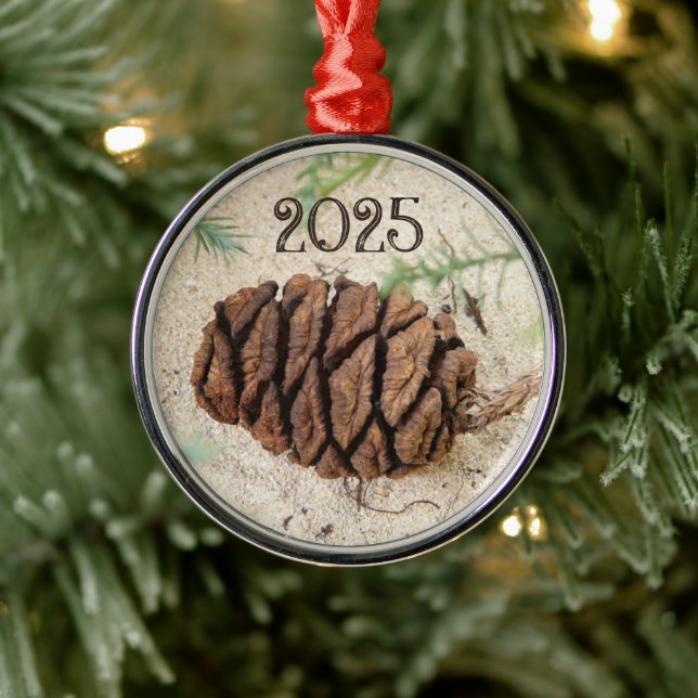 Adorno Metálico Cono de Sequoia en arena (Árbol)