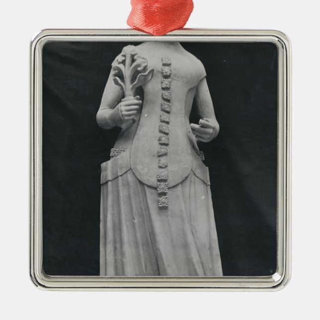 Adorno Metálico Copia de una estatua de Isabel de Baviera (Frente)