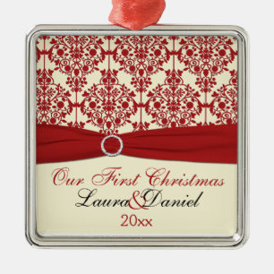 Adorno Metálico Cream and Red Damask First Christmas Ornament