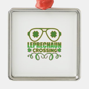 Adorno Metálico Cruce de Leprechaun Irlandés