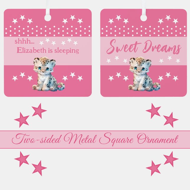 Adorno Metálico Cute leopardo shhh add name es rosa dormido (Subido por el creador)