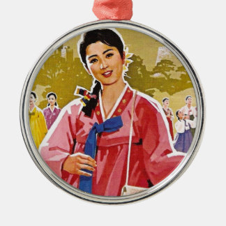 Adorno Metálico Damas coreanas que llevan Hanbok