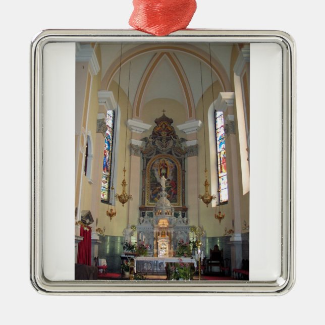 Adorno Metálico dentro de la iglesia de Brezje, Eslovenia (Frente)