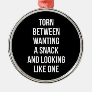 Adorno Metálico Desgarrado entre querer y parecer un bocadillo, di