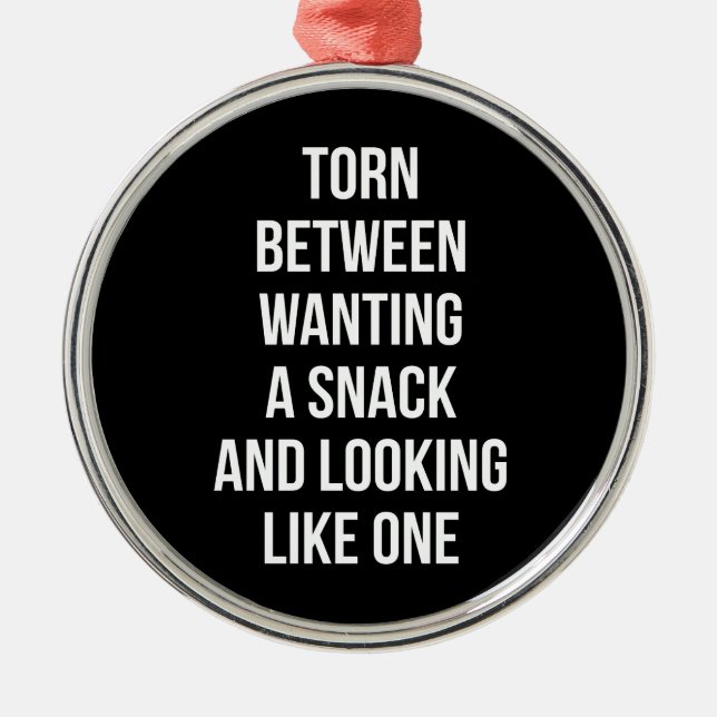 Adorno Metálico Desgarrado entre querer y parecer un bocadillo, di (Frente)