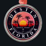 Adorno Metálico Destin Florida Beach Retro Sunset Palm Tree 80<br><div class="desc">Estos souvenirs de palmeras Destin Florida Retro 60 personalizados. Destin Florida, recuerdos de playa retro. diseño de viajes para los amantes del verano. Este diseño retro vintage es una gran idea de vacaciones, cumpleaños y vacaciones de verano. - Puede personalizar la plantilla agregando un nombre de su ciudad o ubicación,...</div>