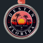 Adorno Metálico Destin Florida Beach Retro Sunset Palm Tree 80<br><div class="desc">Estos souvenirs de palmeras Destin Florida Retro 60 personalizados. Destin Florida, recuerdos de playa retro. diseño de viajes para los amantes del verano. Este diseño retro vintage es una gran idea de vacaciones, cumpleaños y vacaciones de verano. - Puede personalizar la plantilla agregando un nombre de su ciudad o ubicación,...</div>
