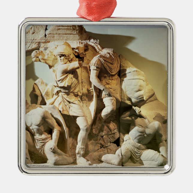 Adorno Metálico Detalle del friso de una escena de batalla (Frente)