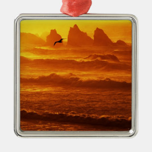 Adorno Metálico EE. UU., Oregón, Bandon. Puesta de sol sobre olas