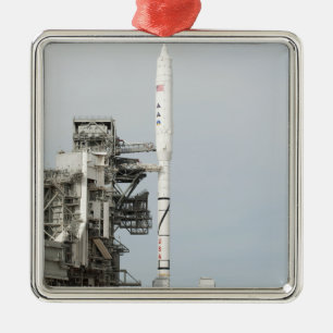 Adorno Metálico El cohete de Ares IX se ve en la plataforma de