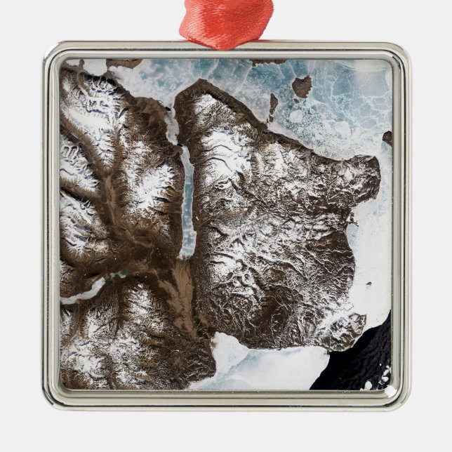 Adorno Metálico El hielo marino bordea la costa este de Groenlandi (Frente)