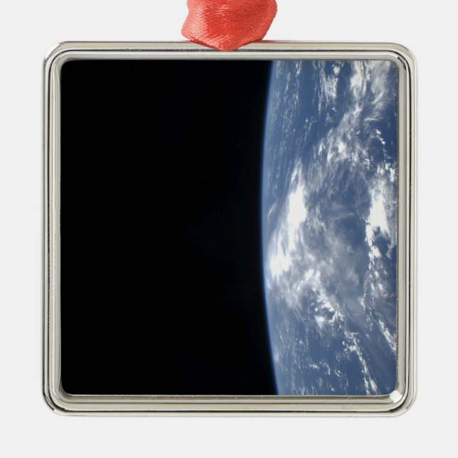 Adorno Metálico El horizonte de la Tierra y la oscuridad del espac (Frente)