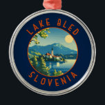 Adorno Metálico El lago Bled Eslovenia Viaje al arte Vintage<br><div class="desc">Diseño de arte vectorial Lake Bled. El lago Bled es un lago situado en los Alpes Julianos de la región del Alto Carniolan,  al noroeste de Eslovenia,  donde se encuentra junto a la ciudad de Bled.</div>